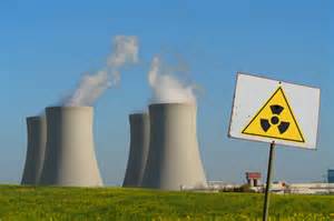 核电站与核弹相比，哪个发生爆炸核危害性更大?