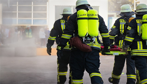 建筑工地疏散消防演练：安全是责任，预防胜于救援