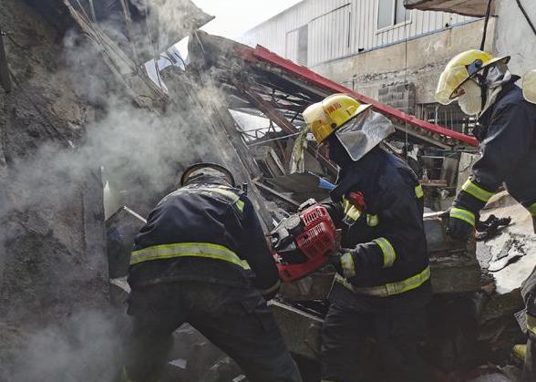 大连金普新区发生一起疑似燃气泄漏爆炸事故，造成3人死亡8人受伤